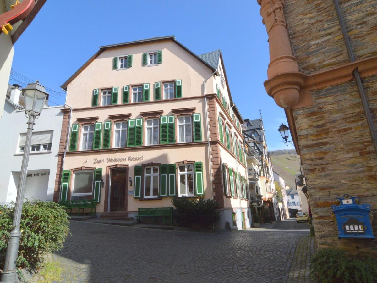 Classy Holiday Home In Uerzig Near Forest Bilik gambar