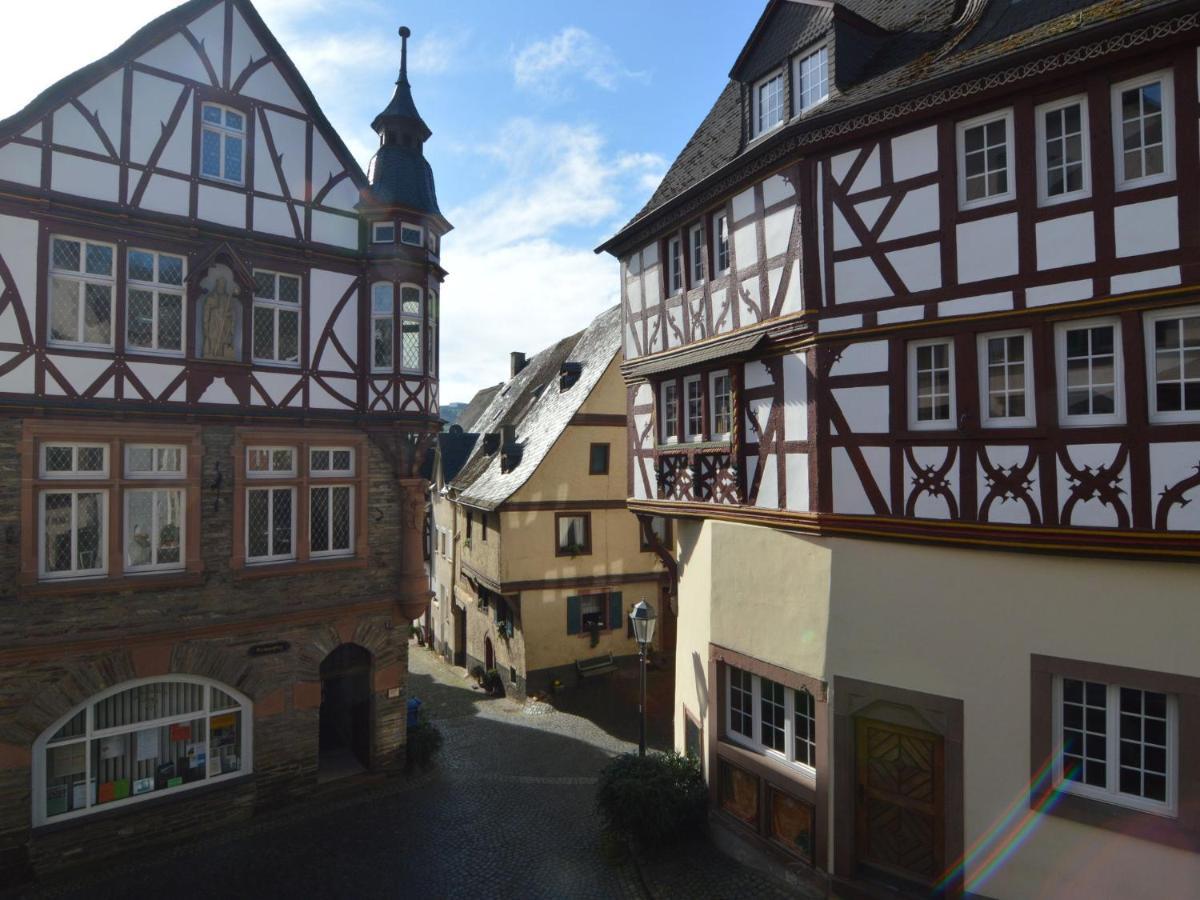 Classy Holiday Home In Uerzig Near Forest Bilik gambar