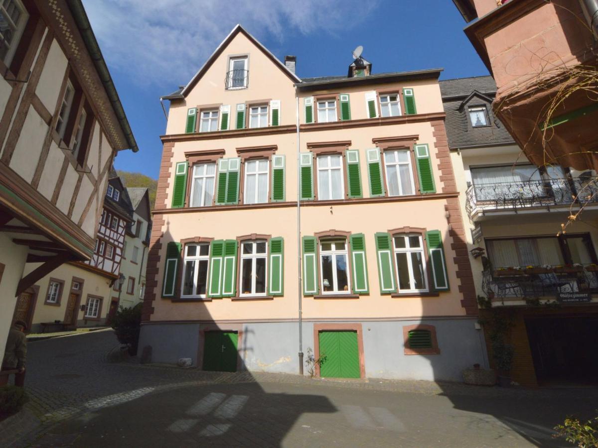 Classy Holiday Home In Uerzig Near Forest Bilik gambar